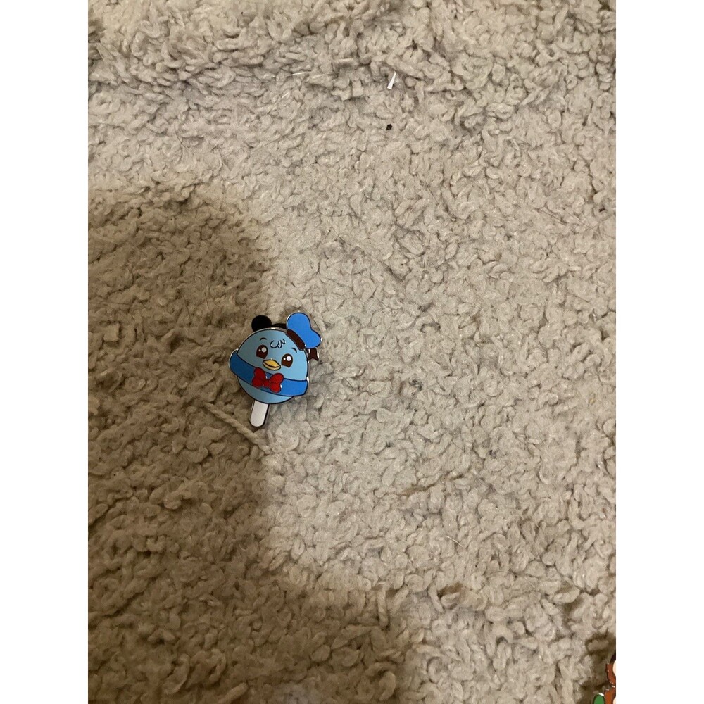 Disney Pin  Donald Duck Wild Raspberry Lollipop Munchlings Series 1 Mystery